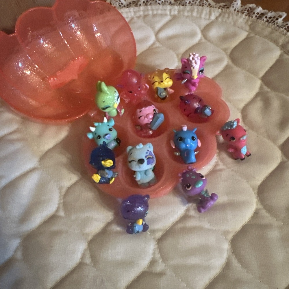 Hatchimals CollEGGtibles Small Plastic 13 Mini Action Figures Pink Sparkly Case